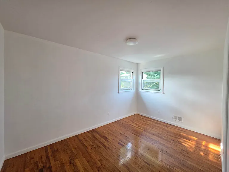 40 Bradley Ave #2 — Photo 9