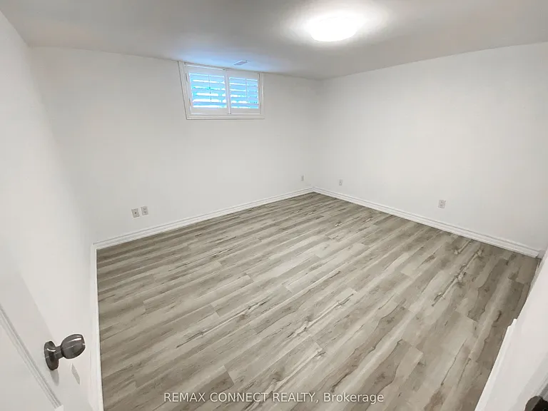 2 Kellyvale Rd #BASEMENT — Photo 10