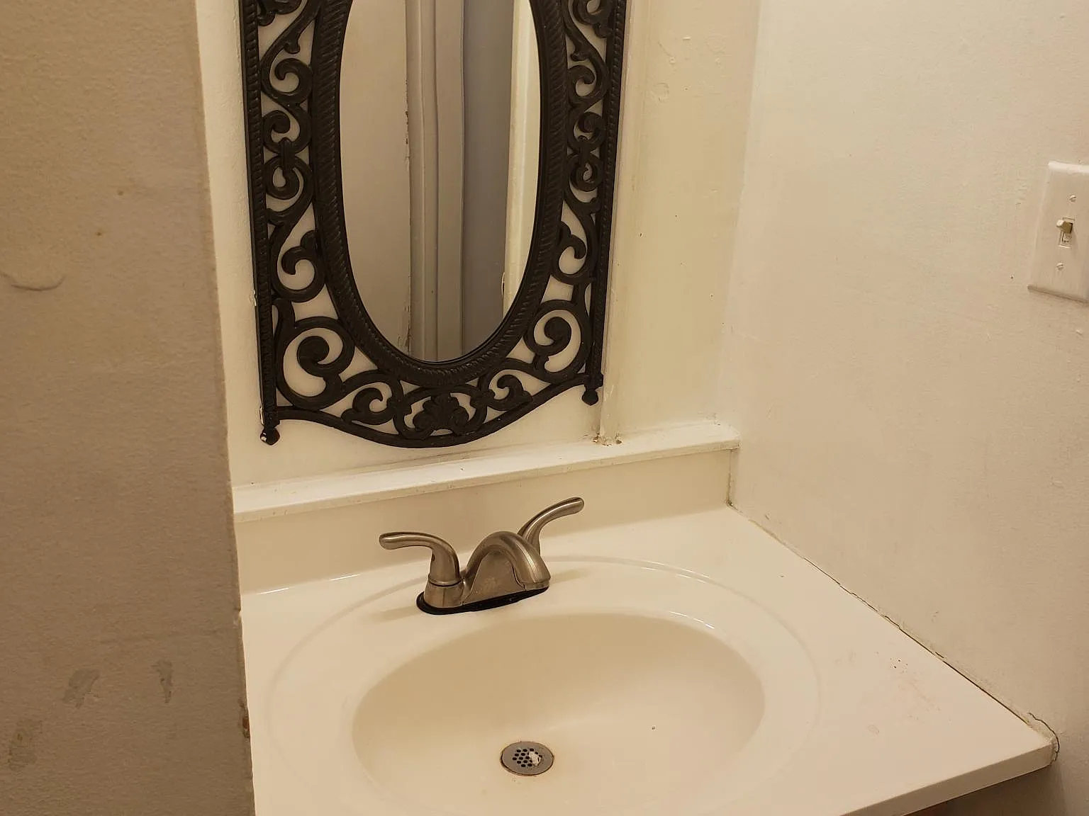 Studio, 350 sqft, $950 — Photo 2
