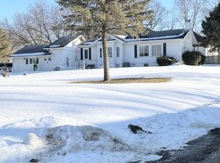 808 River Ave, Riverton, IA 51650