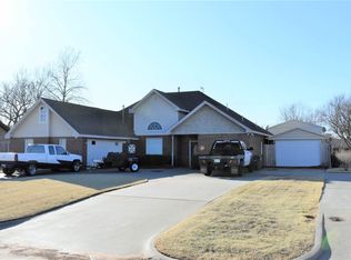 907 Sutter Dr, Fairview, OK 73737