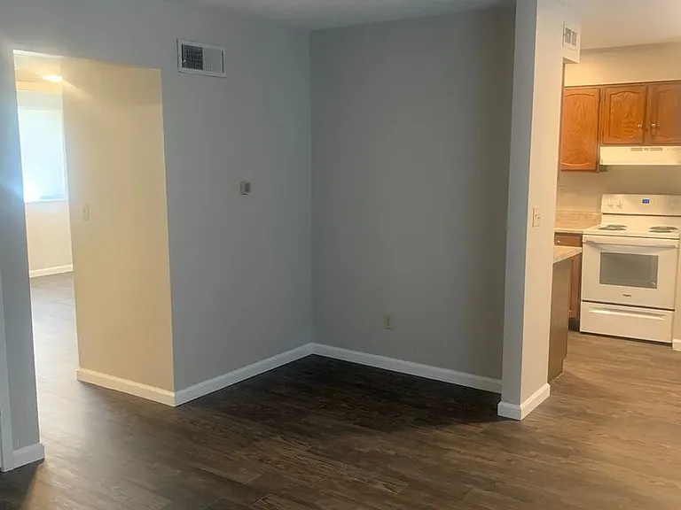 305 Pine St — Photo 4
