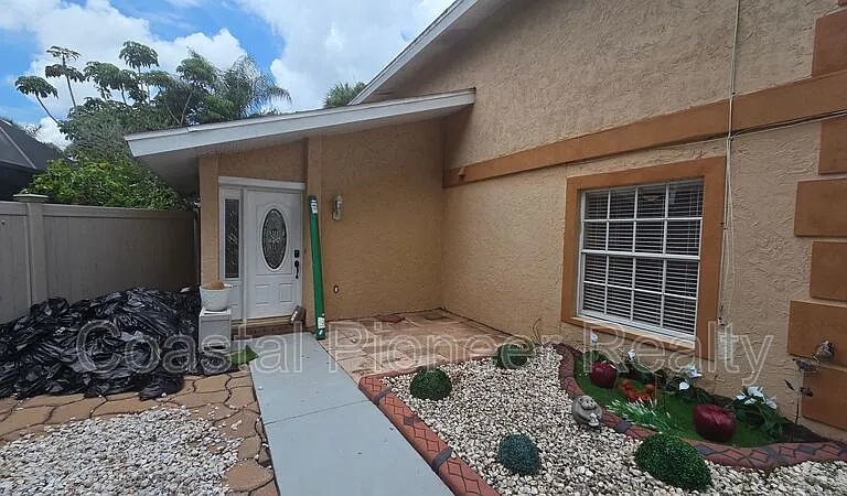 5005 Dollarway Ct — Photo 3