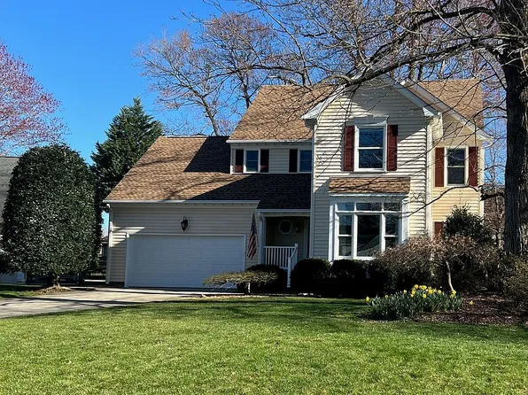 2020 Hen House Dr, Virginia Beach, VA 23453
