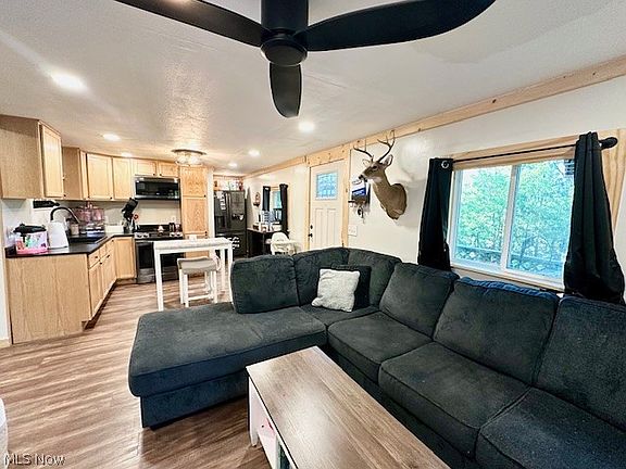5th image of 44 Moores Ln