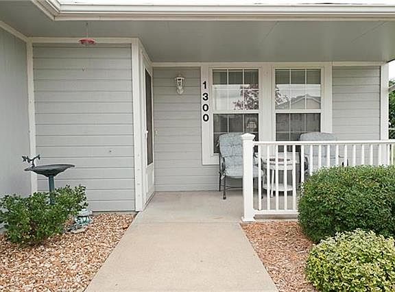 3rd image of 1300 Dean Dr