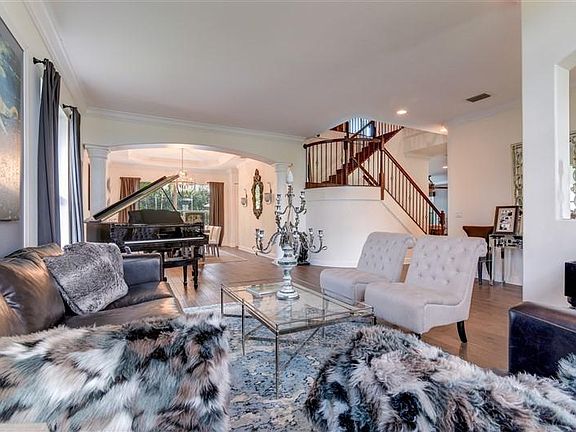 3rd image of 2911 Fontana Ln