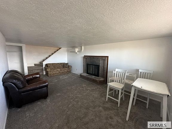 4th image of 871 Renee Ave