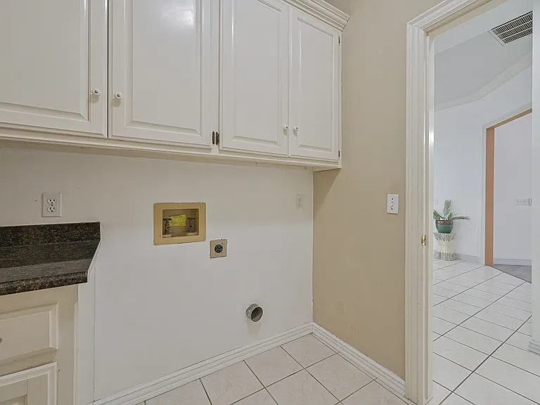 2424 Ashebury Way — Photo 46