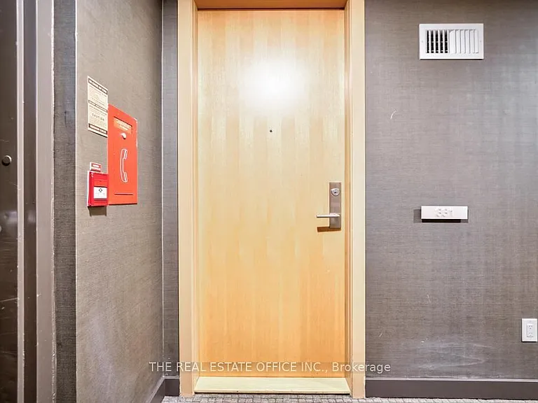 629 King St W #331 — Photo 15