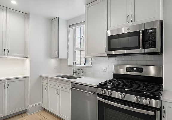 4th image of 25 W 81st St #9B