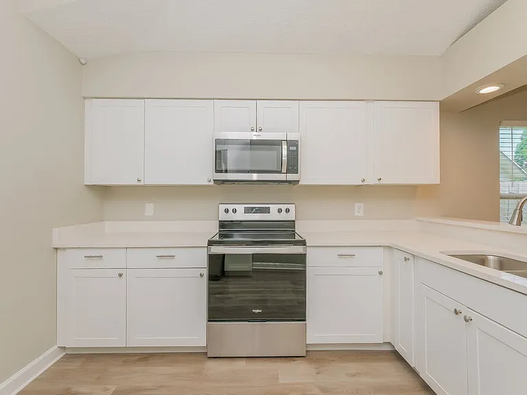 10243 Allenwood Dr — Photo 7