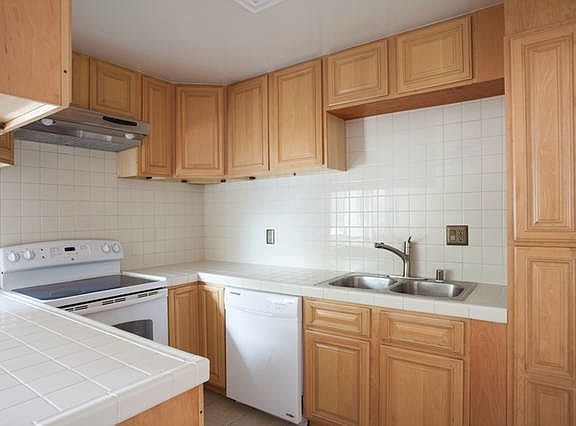 4th image of 6034 S Pacific Coast Hwy APT 1
