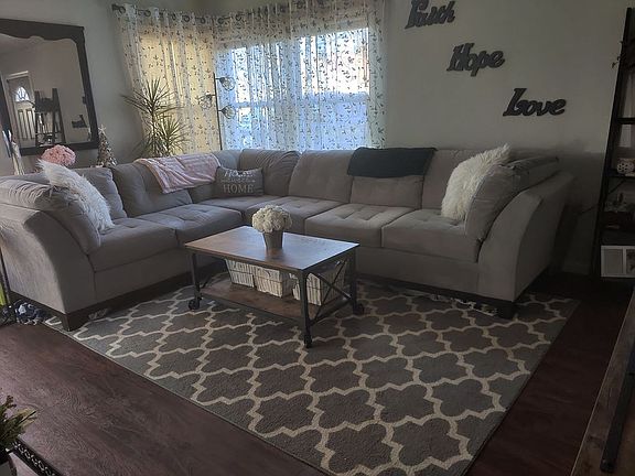 5th image of 634 Stuart Ave