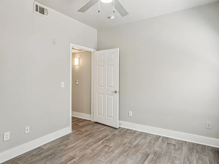 Larkin Apartment Homes — Photo 114