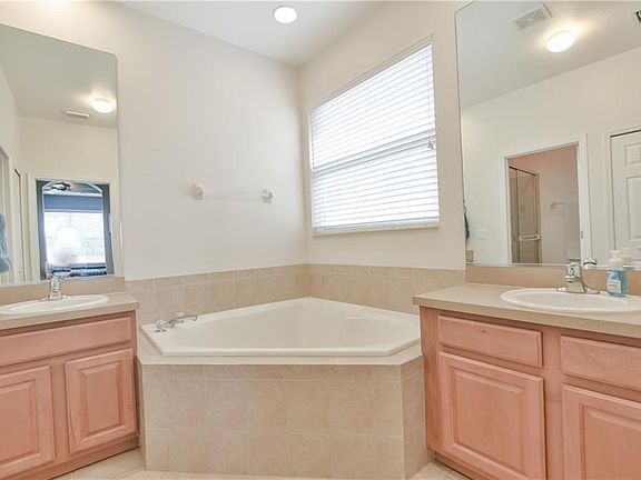5th image of 4242 Heirloom Rose Pl