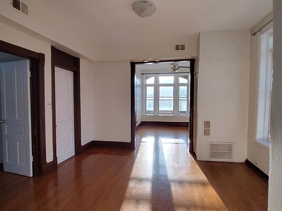 4th image of 3701 S Wolcott Ave #2
