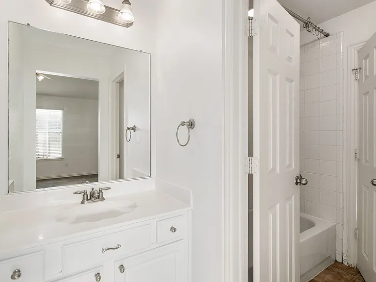 1181 Capital Dr — Photo 19