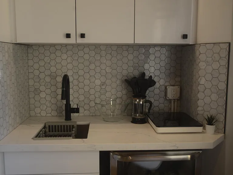 315 W 3rd St #6A — Photo 50