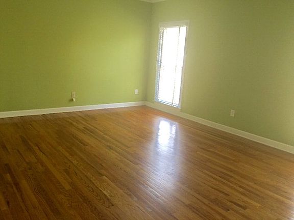2nd image of 208 Post Oak Ln