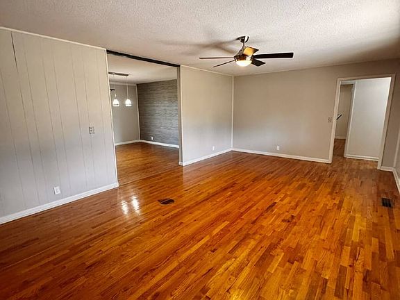 3rd image of 922 S 15th St