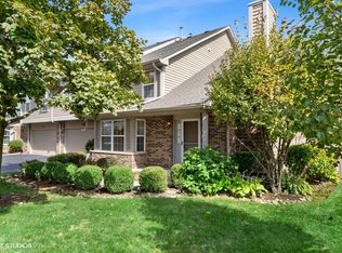 8036 Barrymore Dr, Darien, IL 60561