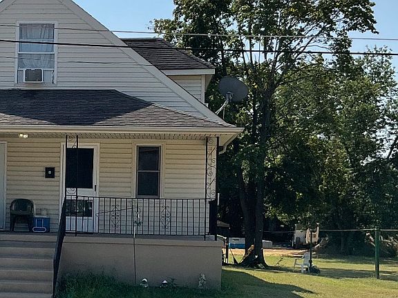 2nd image of 170 Walnut Ave #B