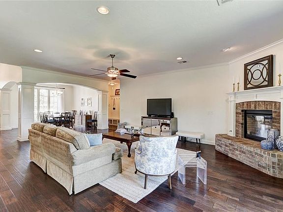 5th image of 10625 Pinewood Forest Cir