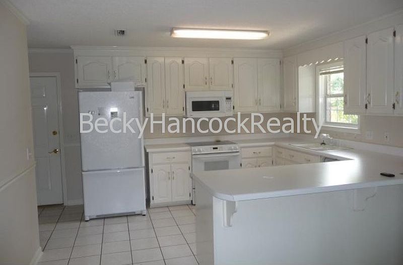 2nd image of 221 Stratford Ln