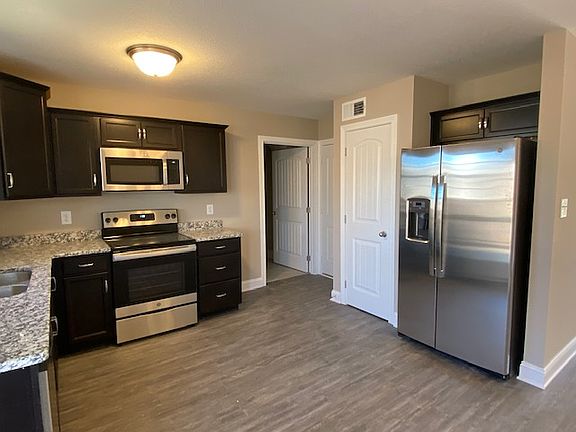 5th image of 34 Cedar Valley Dr