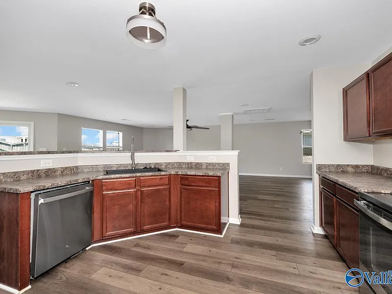 3571 Avalon Lake Dr — Photo 6