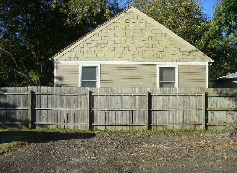 2nd image of 1620 SW Medford Ave