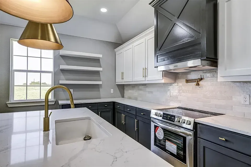 4 bed, 1982 sqft, $4,195 — Photo 4