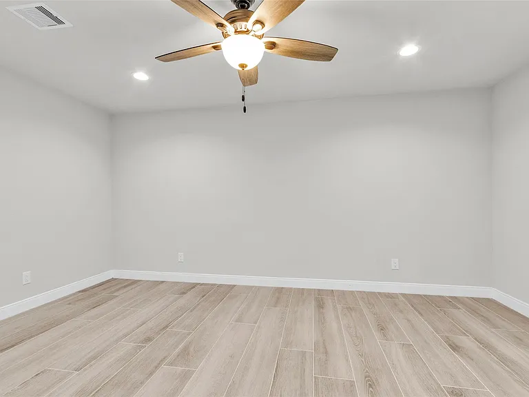 11087 Sutton Pl — Photo 15