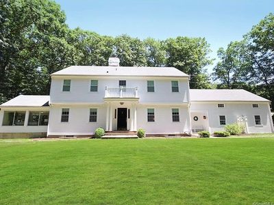 90 Braeburn Dr, New Canaan, CT, 06840