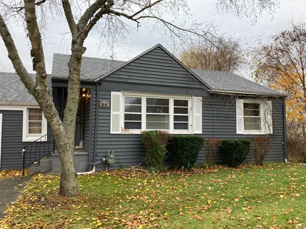18646 Old Homestead Dr, Harper Woods, MI 48225