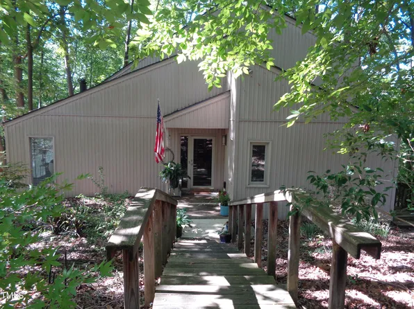 2901 Debra Dr, Raleigh, NC 27607