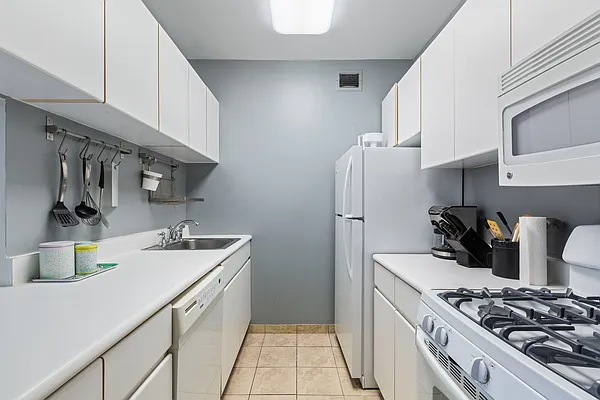 Rented by Nest Seekers International | media 14