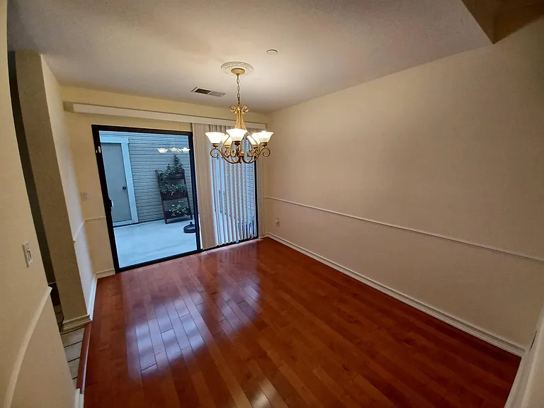 994 La Mesa Ter — Photo 12