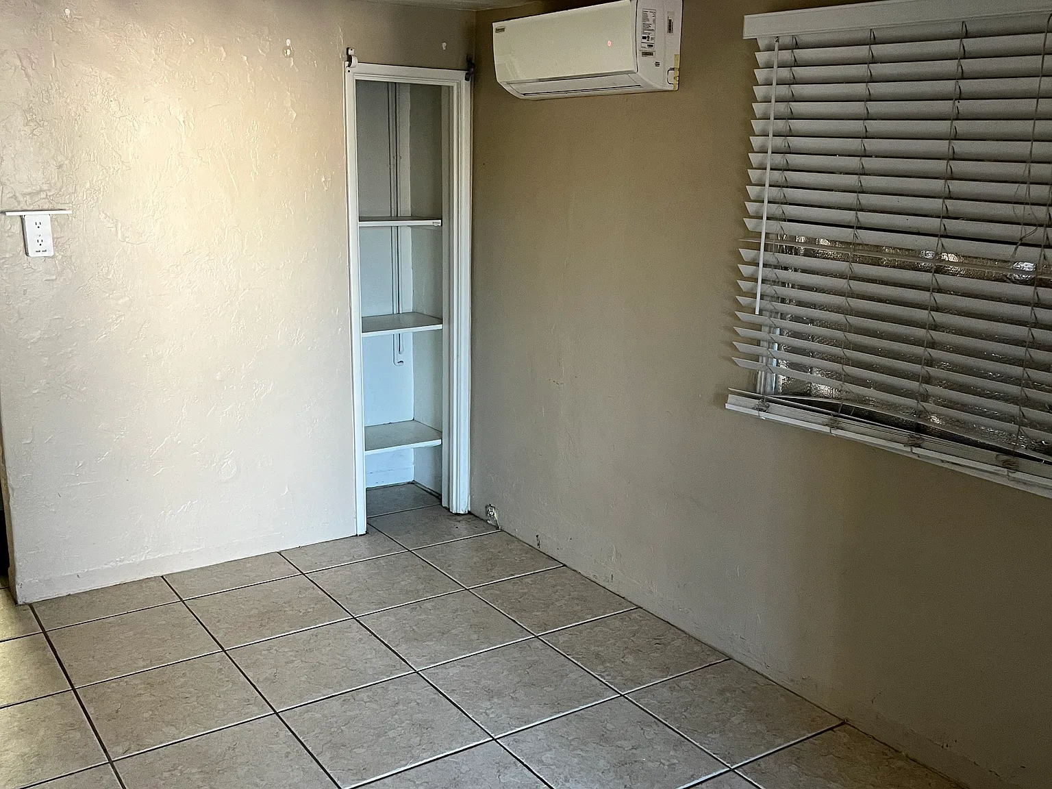 1 bed, 400 sqft, $800 — Photo 4