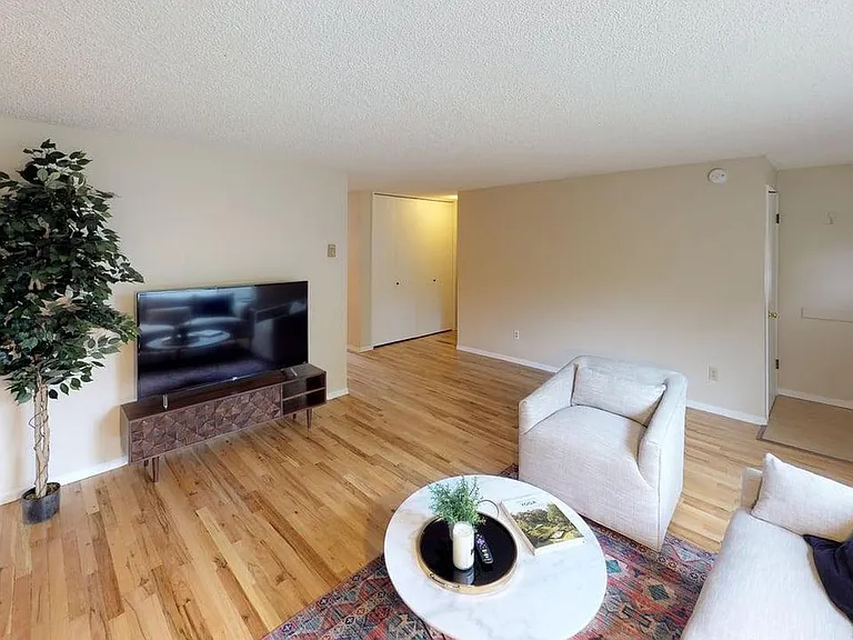 3535 N Borthwick Ave — Photo 4