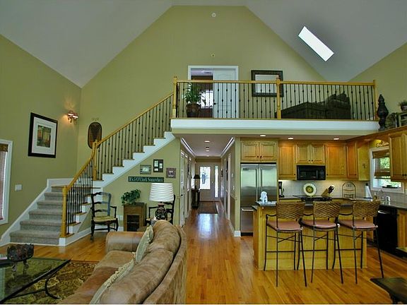 2nd image of 4472 Travis Dr