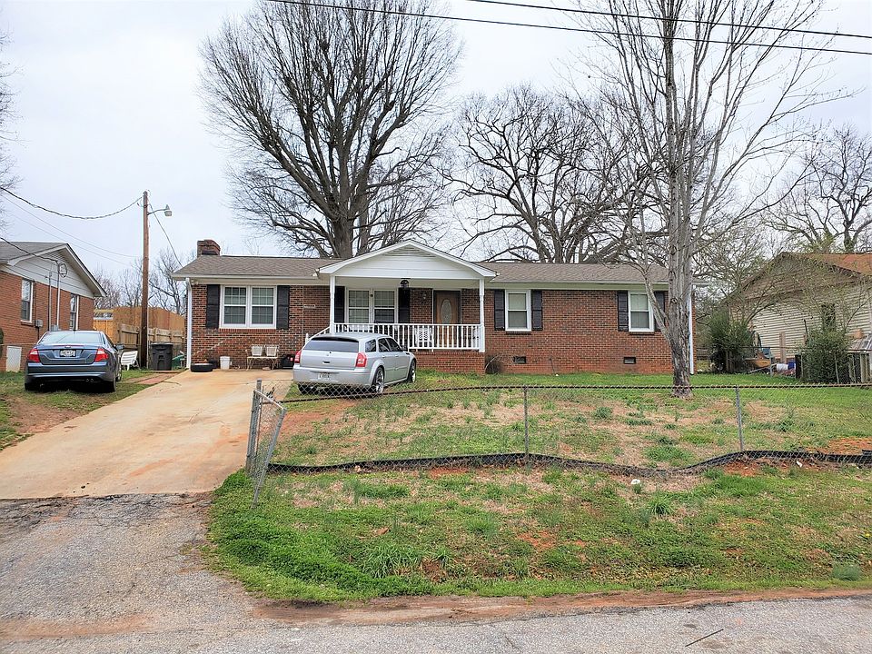 1st image of 220 Bluff Dr
