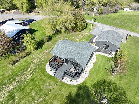 5th image of 39 River Ln