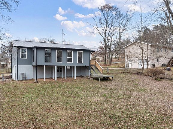 5th image of 3120 Somerset Dr SE