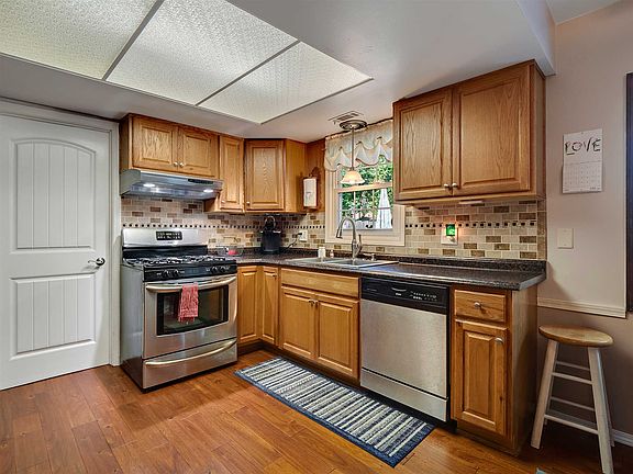 4th image of 6705 Woodcrest Dr