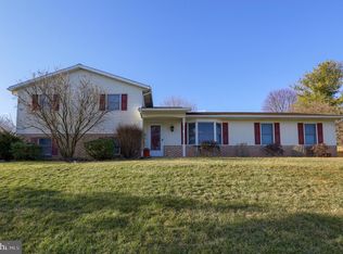 101 W Manor Dr, Lititz, PA 17543