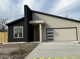 2871 E Overton Rd, Dallas, TX 75216