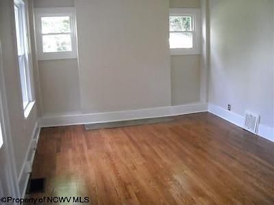 4th image of 317 Raymond St