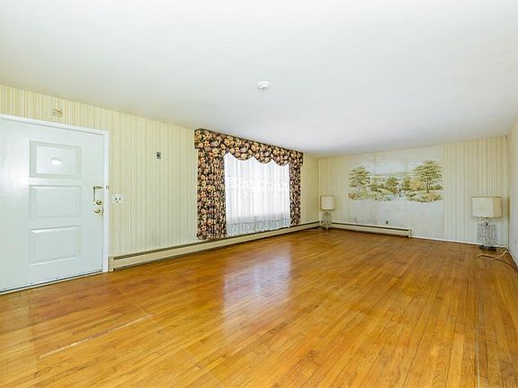 5th image of 1903 Birchbark Pl
